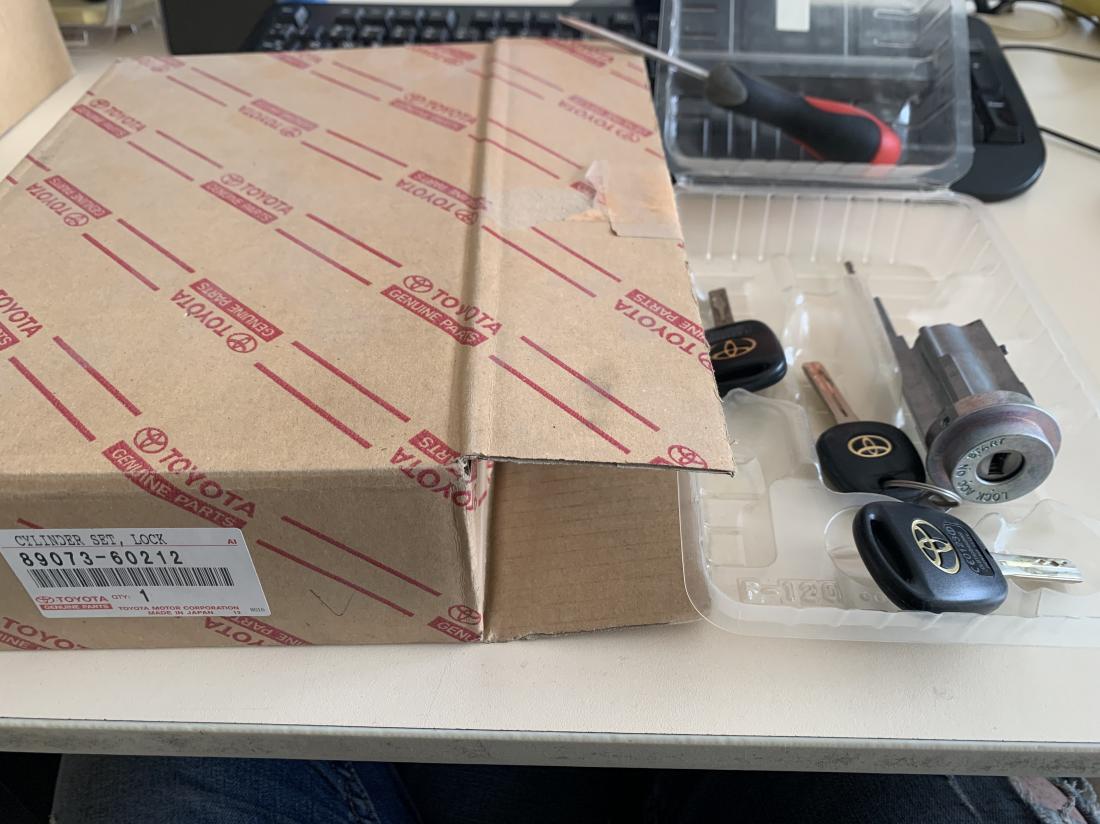 Купити Ключ с цилиндром замка зажигания TOYOTA до Tesla | 8907360212