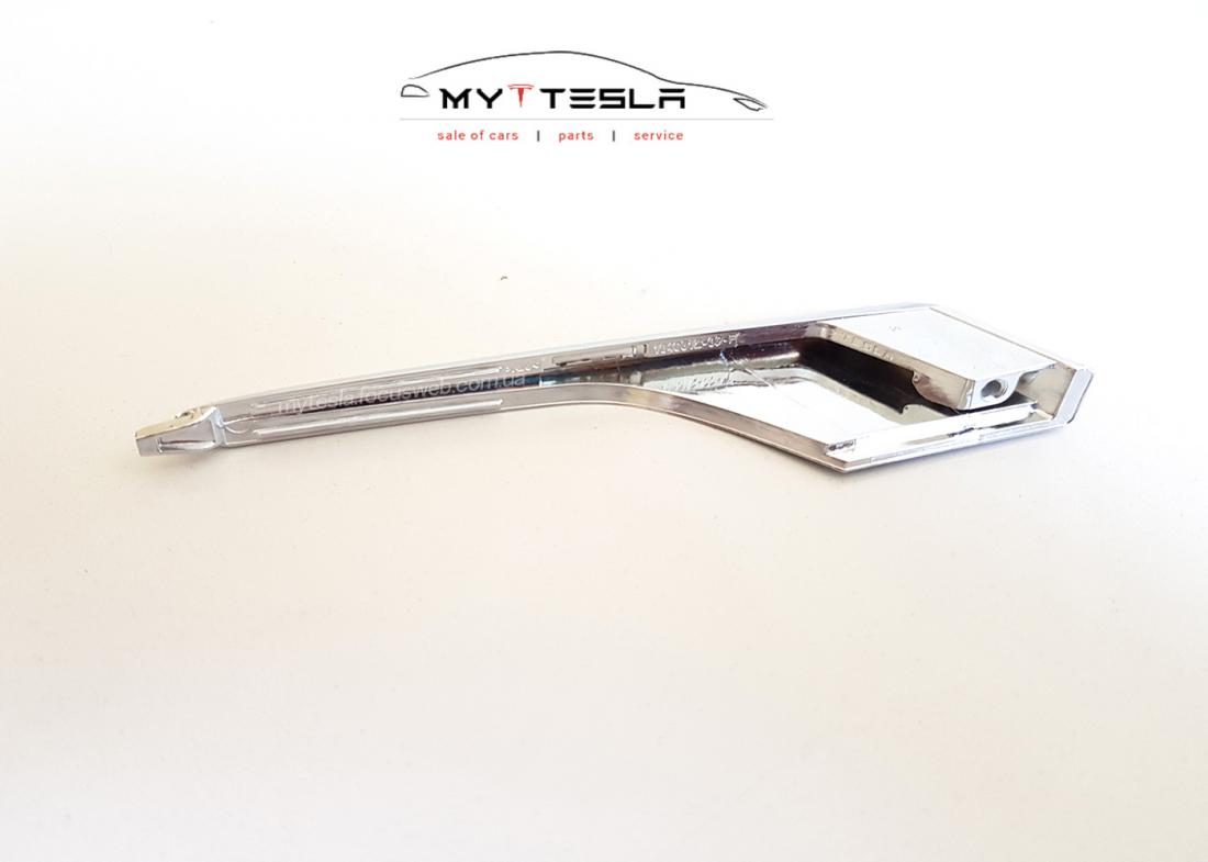 Купить Накладка люверса LWR RH (CHROME) к Tesla | 1049612-00-F