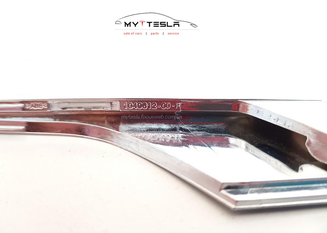 Купить Накладка люверса LWR RH (CHROME) к Tesla | 1049612-00-F