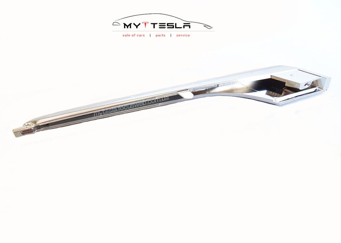 Купити Накладка люверса UPR LH (CHROME) до Tesla | 1049609-00-F